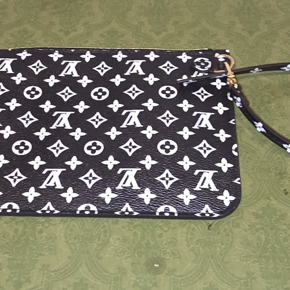 Louis Vuitton Neverfull Black & White Monogram Pouch - Picture 12 of 16